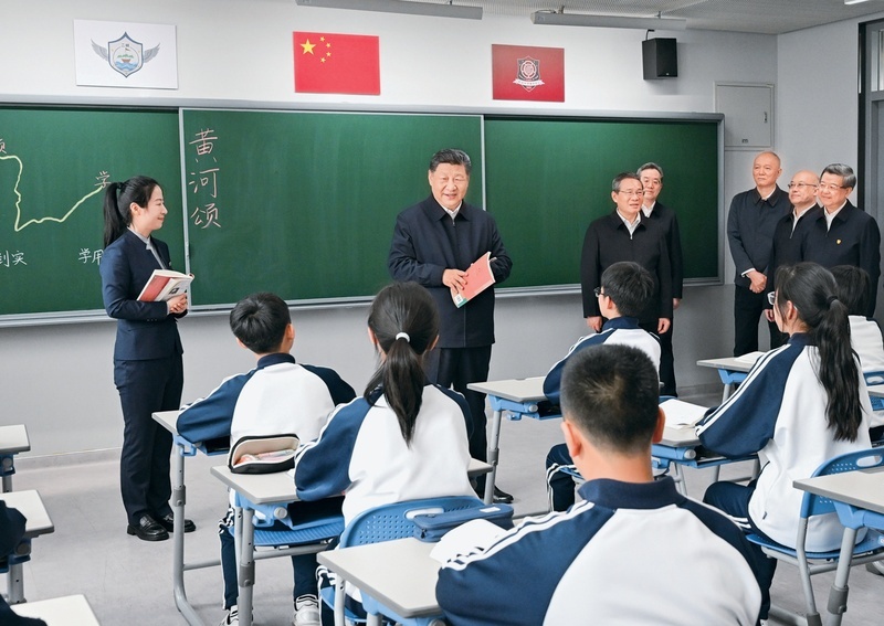 习近平：加强普惠性、基础性、兜底性民生建设